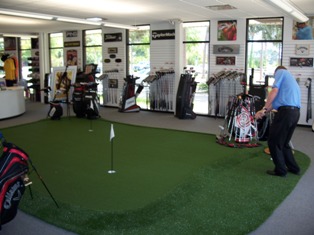 Pro shop putting green 002